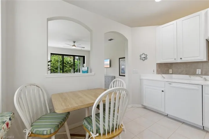 7685  Meadow Lakes  DR, Naples, FL 34104