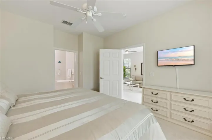 7685  Meadow Lakes  DR, Naples, FL 34104
