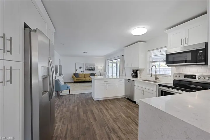 Kitchen with a peninsula, stainless steel appliances