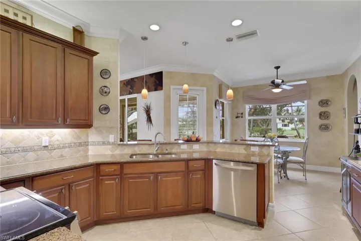 383  Cypress W WAY, Naples, FL 34110