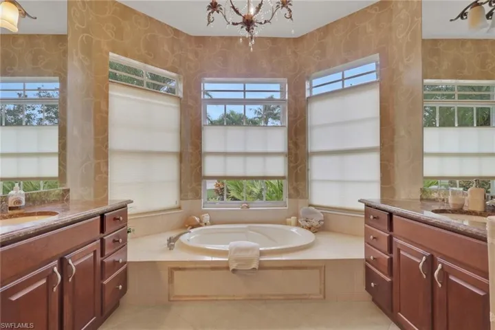 383  Cypress W WAY, Naples, FL 34110