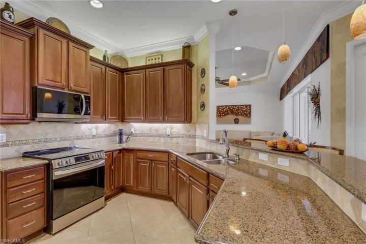 383  Cypress W WAY, Naples, FL 34110