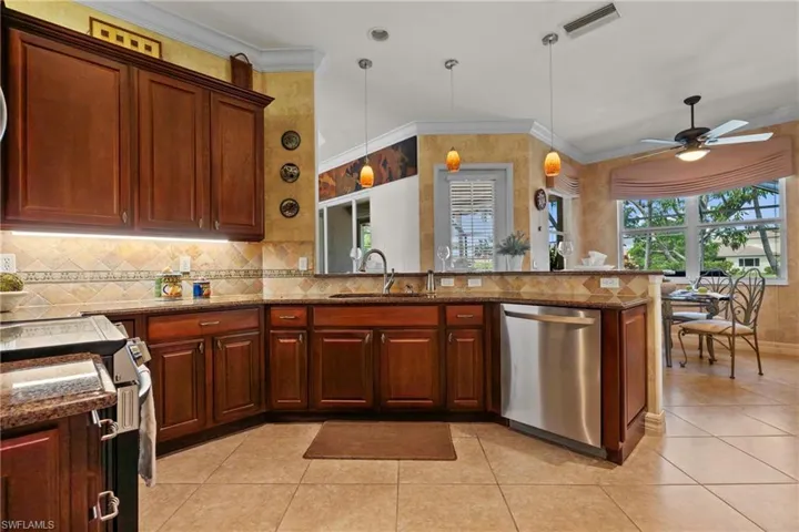 383 Cypress Way W, Naples, Florida 34110