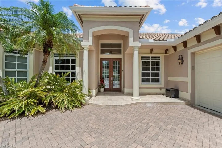 383 Cypress Way W, Naples, Florida 34110