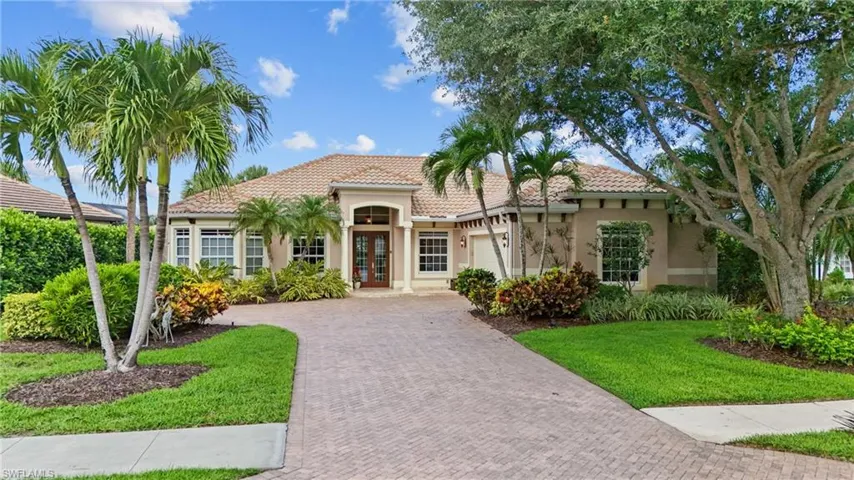 383 Cypress Way W, Naples, Florida 34110