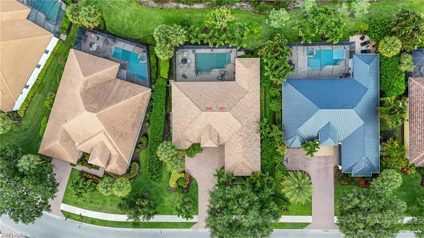 383 Cypress Way W, Naples, Florida 34110