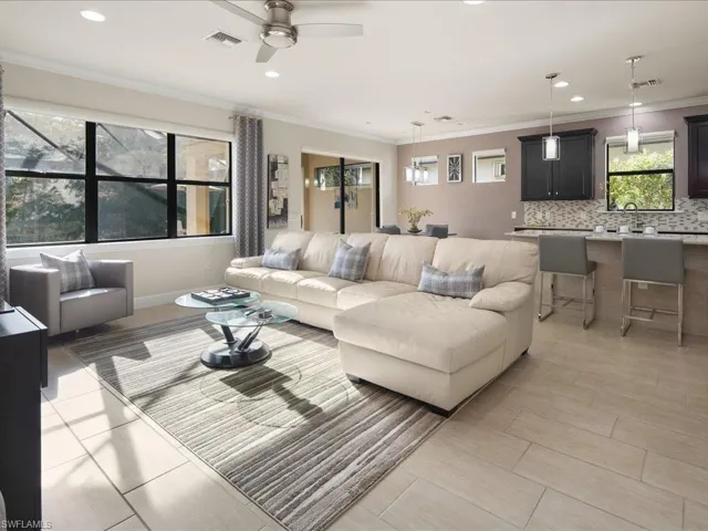 7263  Live Oak  DR, Naples, FL 34114