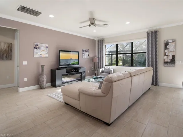 7263  Live Oak  DR, Naples, FL 34114