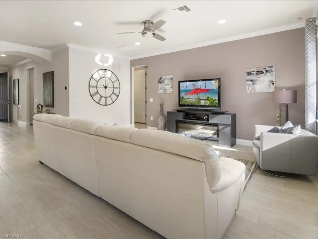 7263  Live Oak  DR, Naples, FL 34114