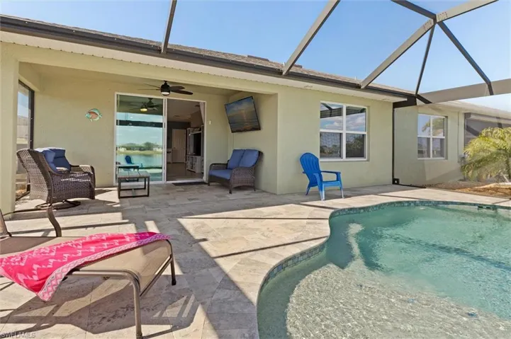 Large lanai with heavy duty frame