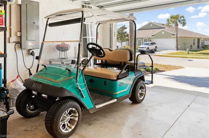 1995 Golf cart can be left for the new buyers