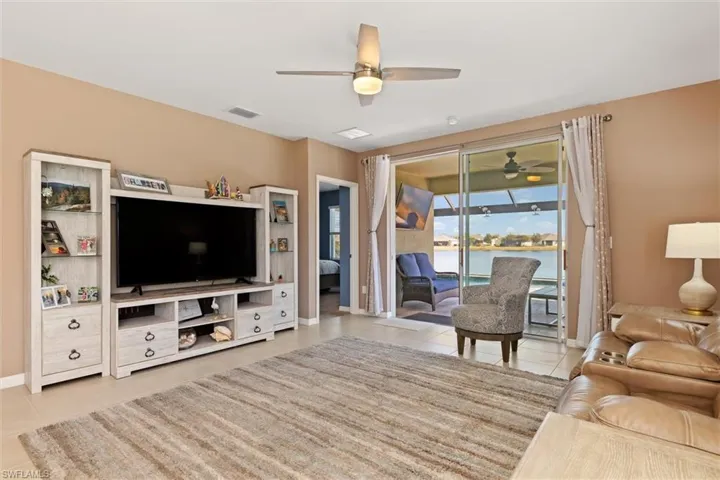 Living Room - lots of room for your furniture