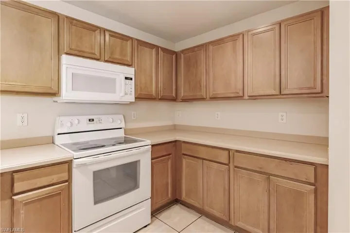 2225 NE 15th TER, CAPE CORAL FL 33909