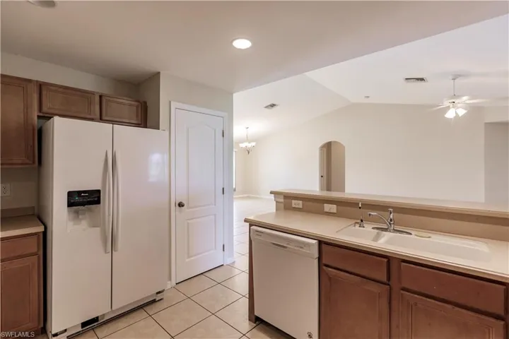 2225 NE 15th TER, CAPE CORAL FL 33909