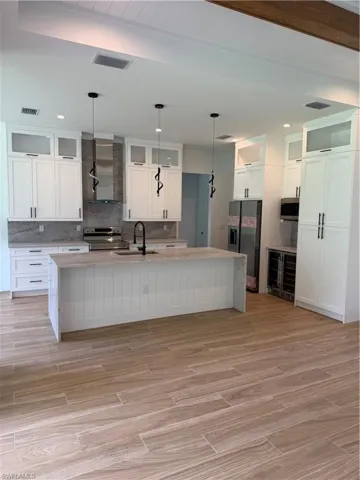 377 2nd St Ne, Naples, Florida 34120