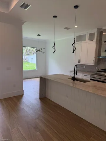 377 2nd St Ne, Naples, Florida 34120