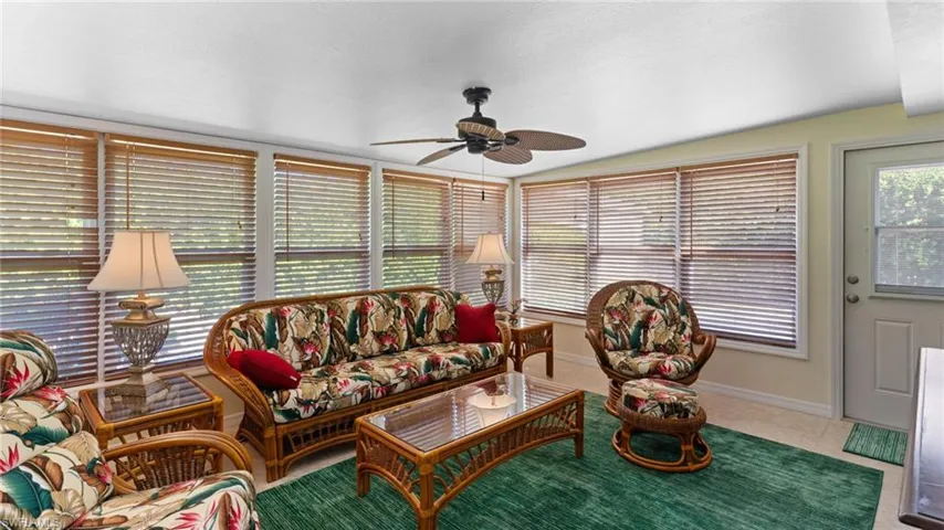 Sunroom / solarium featuring vaulted ceiling