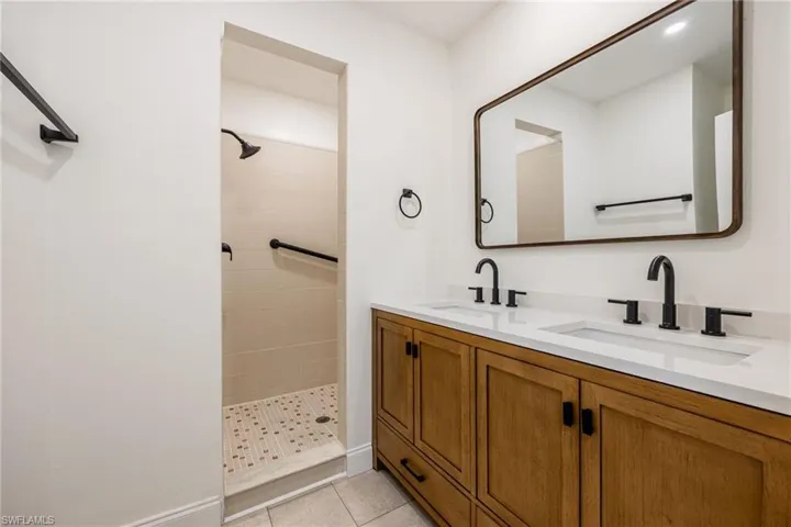 11674 Pointe Circle Dr, Fort Myers, Florida 33908