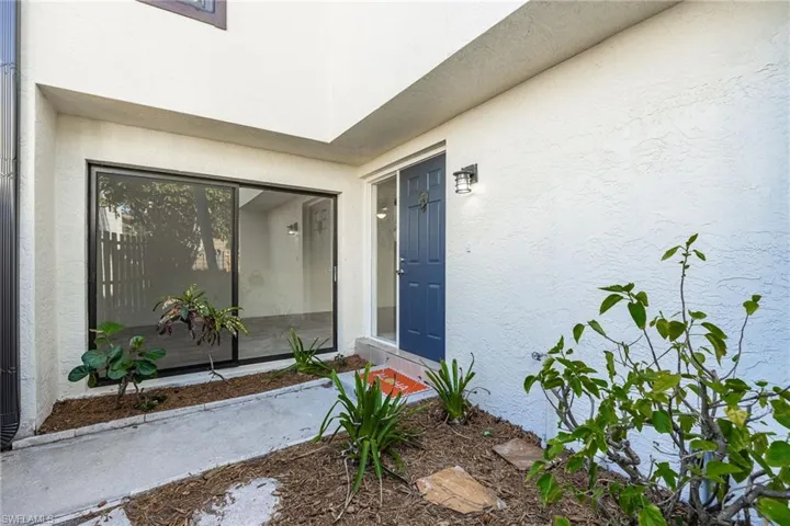 11674 Pointe Circle Dr, Fort Myers, Florida 33908