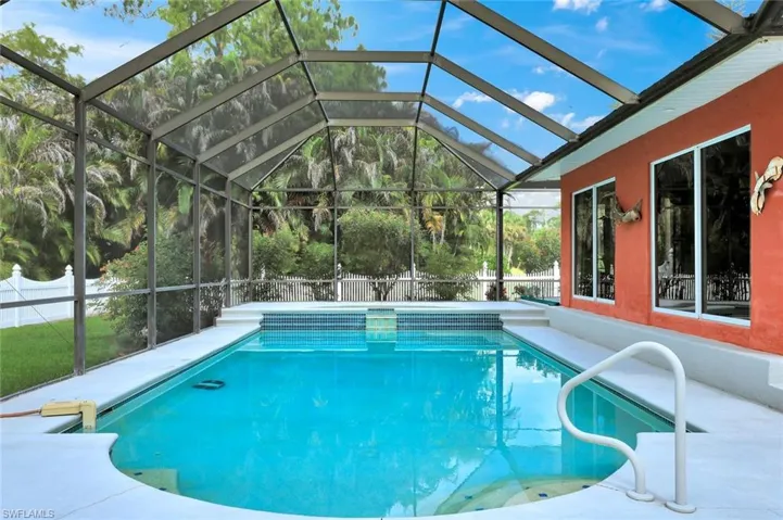 360 16th Ave Nw, Naples, Florida 34120
