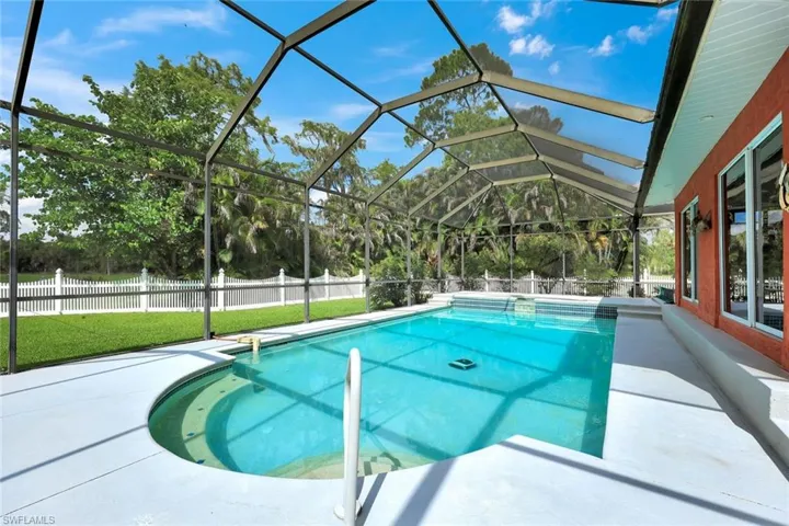 360 16th Ave Nw, Naples, Florida 34120