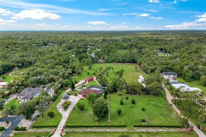 360 16th Ave Nw, Naples, Florida 34120