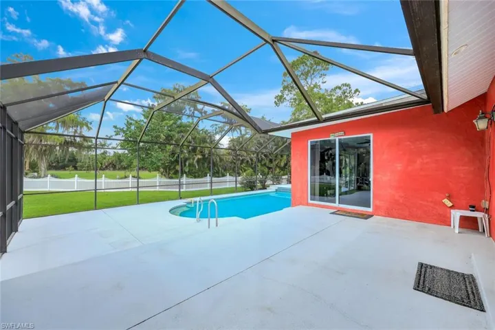 360 16th Ave Nw, Naples, Florida 34120