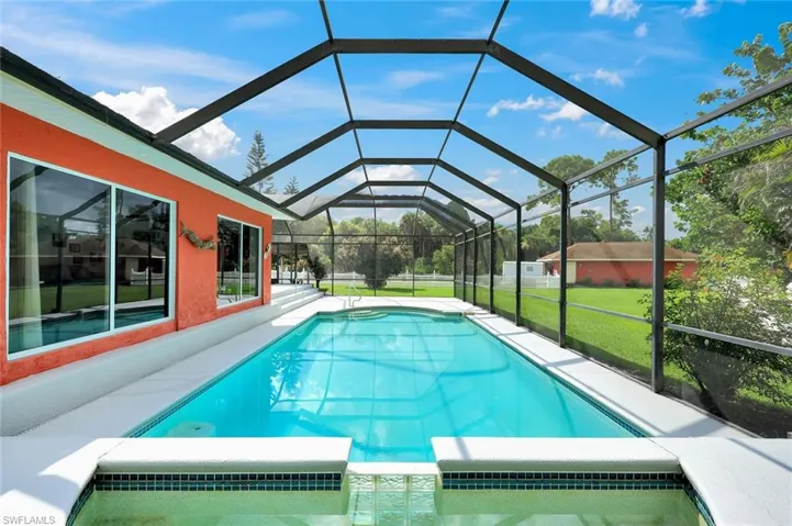 360 16th Ave Nw, Naples, Florida 34120