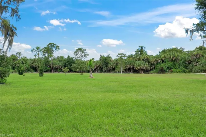 360 16th Ave Nw, Naples, Florida 34120