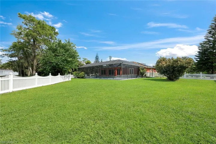 360 16th Ave Nw, Naples, Florida 34120