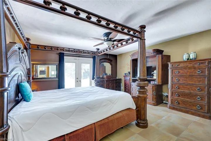360 16th Ave Nw, Naples, Florida 34120