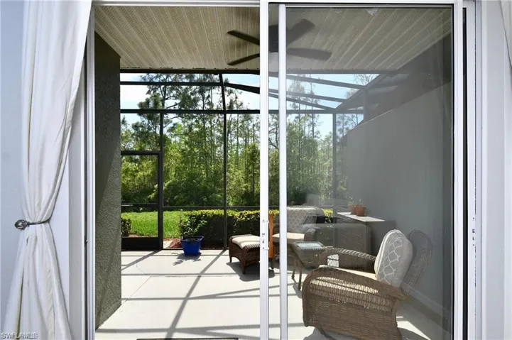 Entryway featuring ceiling fan