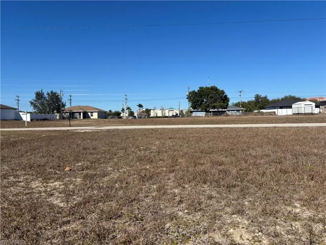 View of yard with a residential view