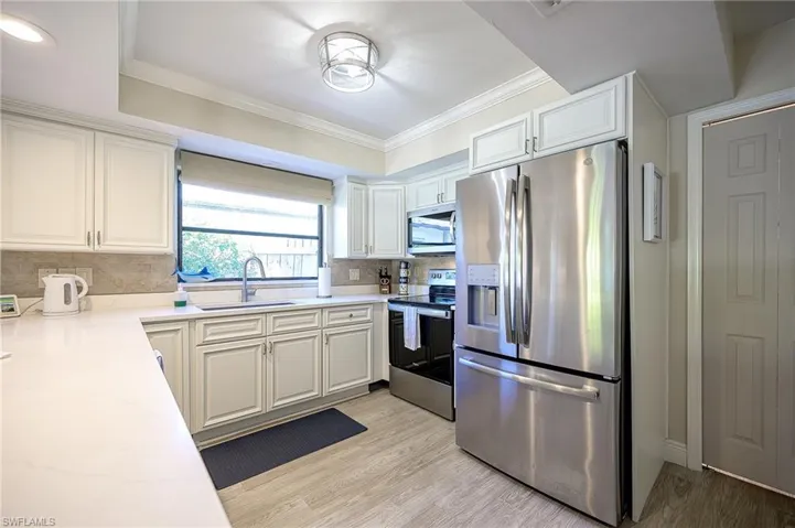 672  100th  AVE, Naples, FL 34108