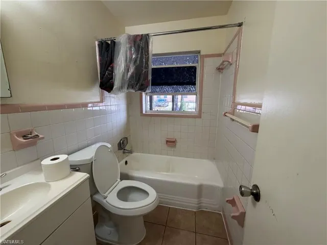 4902 Victoria Dr 1, Cape Coral, Florida 33904