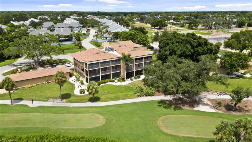 Bird's eye view of a golf club