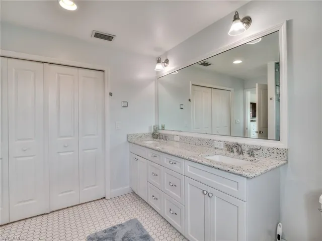 1511  Angel  DR, Sanibel, FL 33957