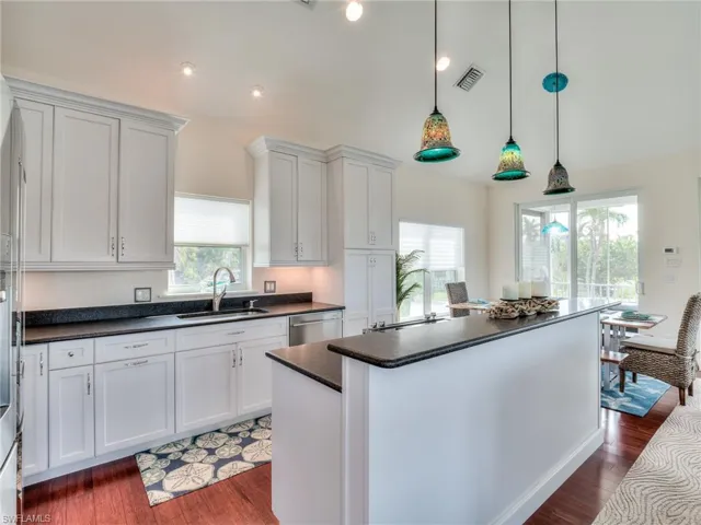 1511  Angel  DR, Sanibel, FL 33957
