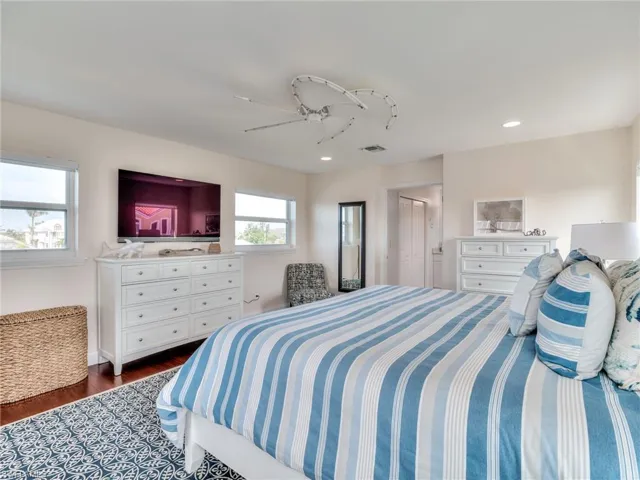 1511  Angel  DR, Sanibel, FL 33957