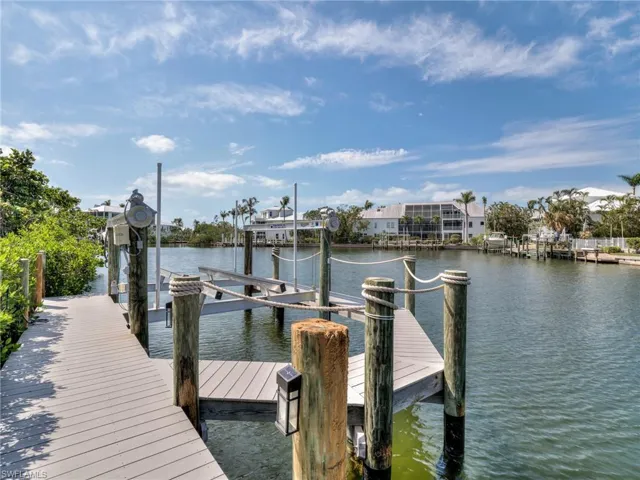1511  Angel  DR, Sanibel, FL 33957
