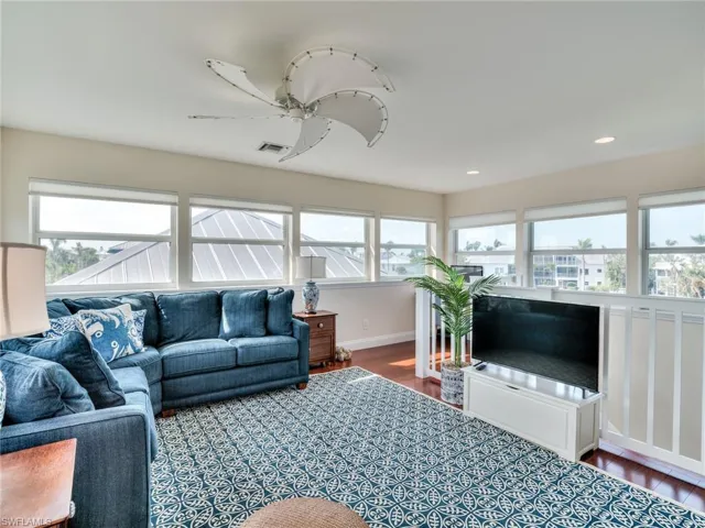 1511  Angel  DR, Sanibel, FL 33957