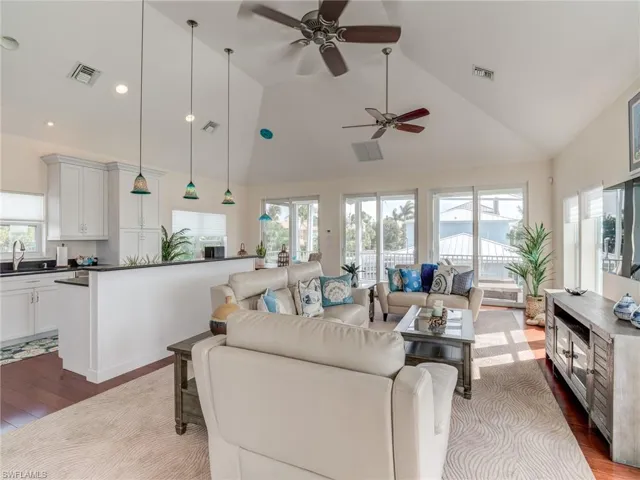 1511  Angel  DR, Sanibel, FL 33957