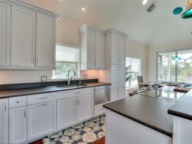 1511  Angel  DR, Sanibel, FL 33957