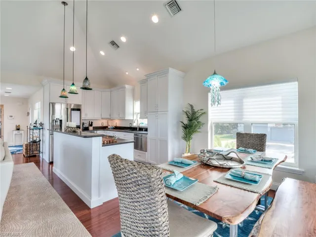 1511  Angel  DR, Sanibel, FL 33957