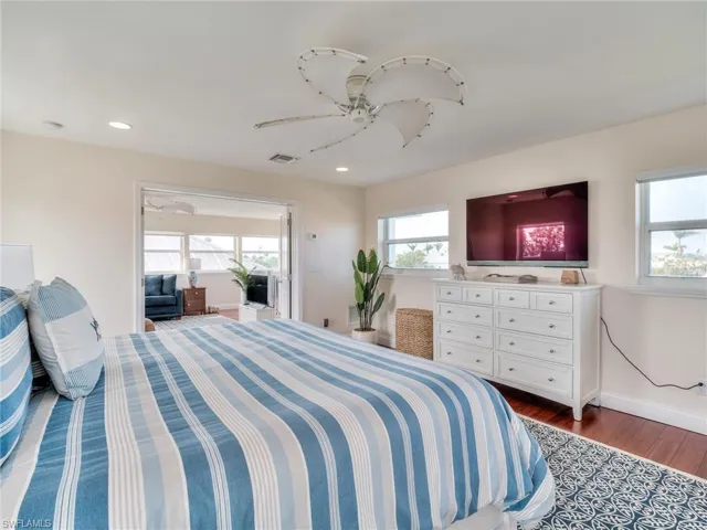 1511  Angel  DR, Sanibel, FL 33957