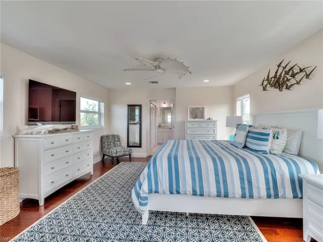 1511  Angel  DR, Sanibel, FL 33957