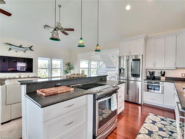 1511  Angel  DR, Sanibel, FL 33957