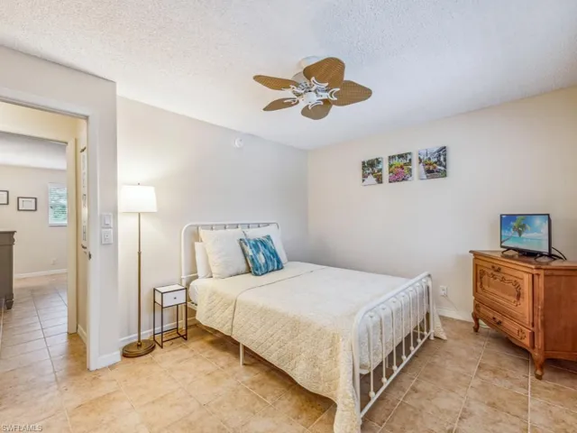 578  Broad S AVE, Naples, FL 34102