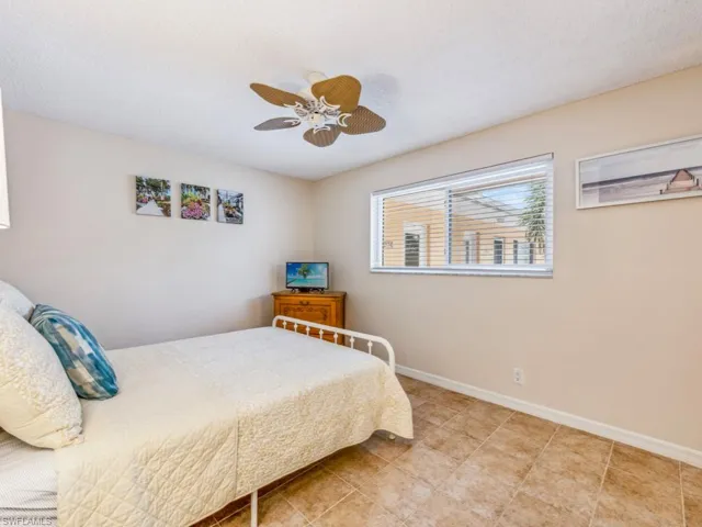 578  Broad S AVE, Naples, FL 34102