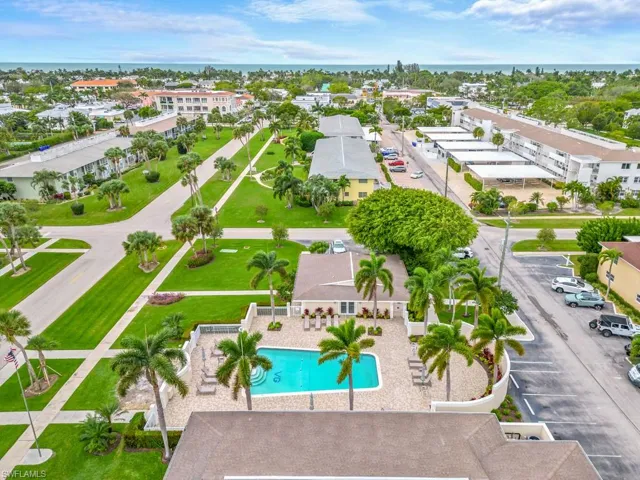 578  Broad S AVE, Naples, FL 34102